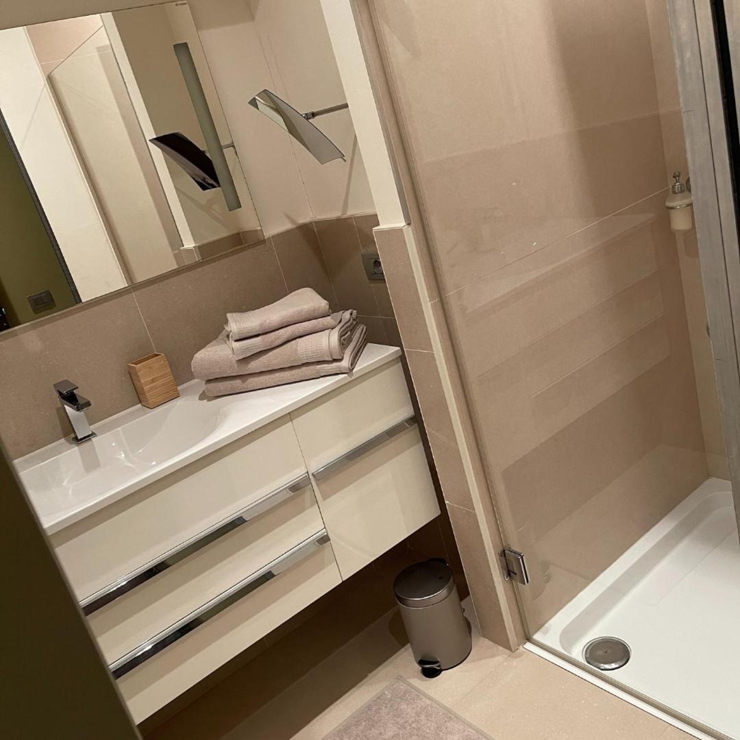 Bed and Breakfast Logies Park Rodenbach Roeselare Esterno foto
